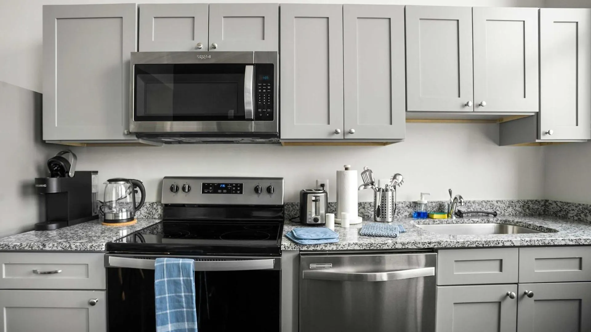 CozySuites Modern 1BR in Downtown Pitts 11 Pittsburgh 0*,  United States
