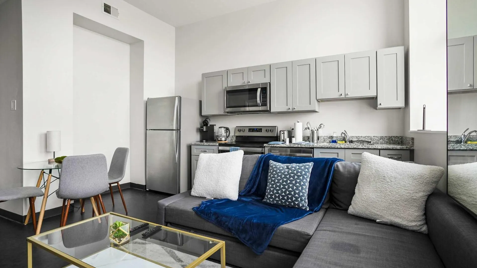 CozySuites Modern 1BR in Downtown Pitts 11 Pittsburgh Apartment