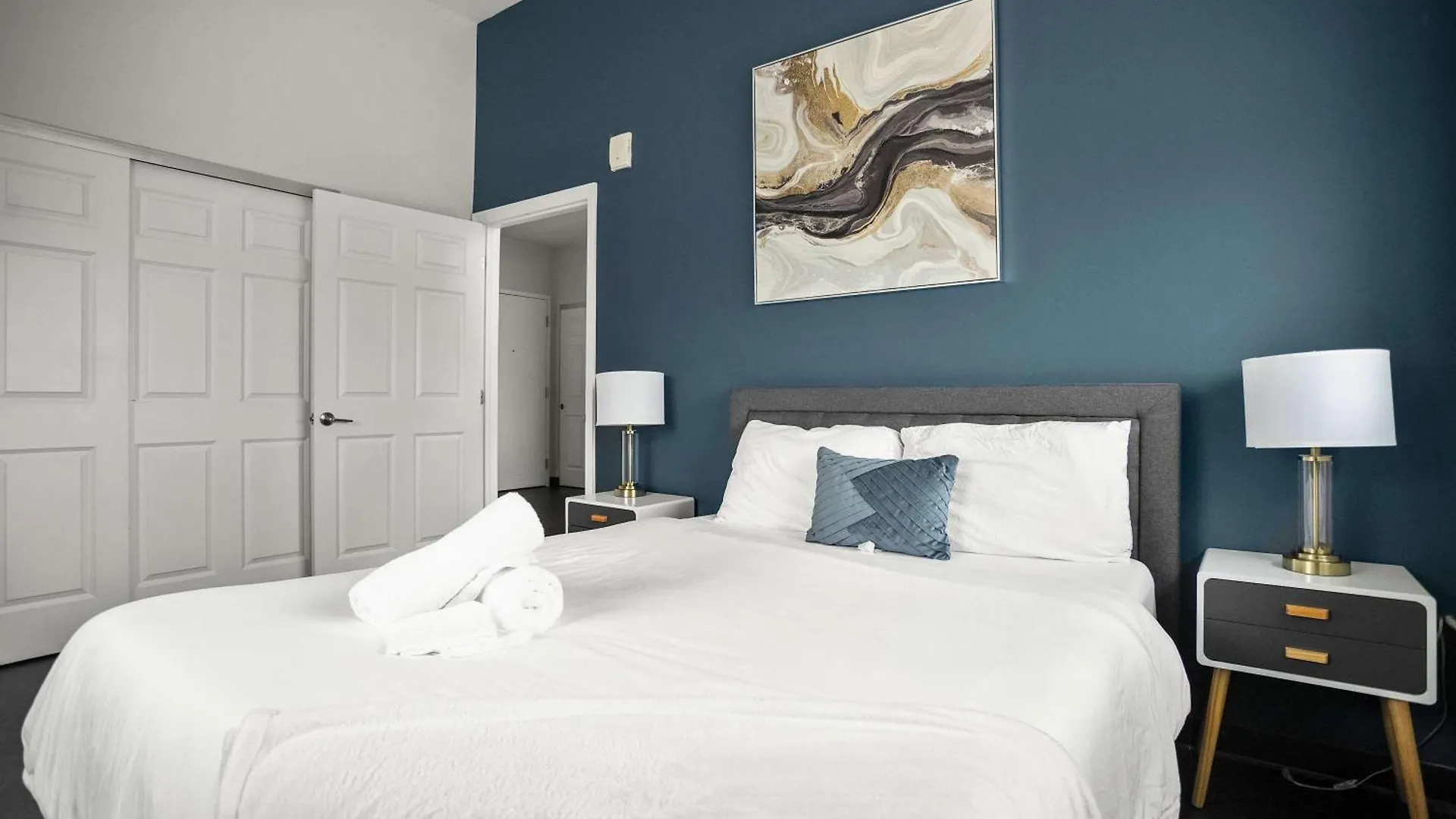 CozySuites Modern 1BR in Downtown Pitts 11 Pittsburgh