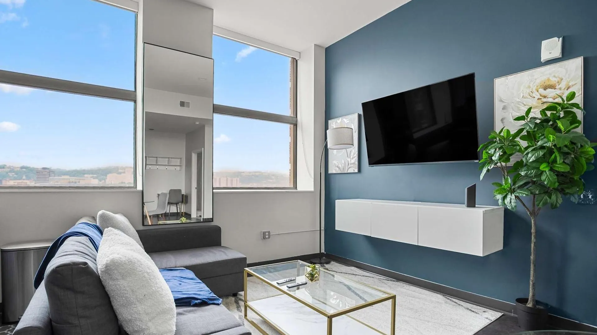 CozySuites Modern 1BR in Downtown Pitts 11 Pittsburgh