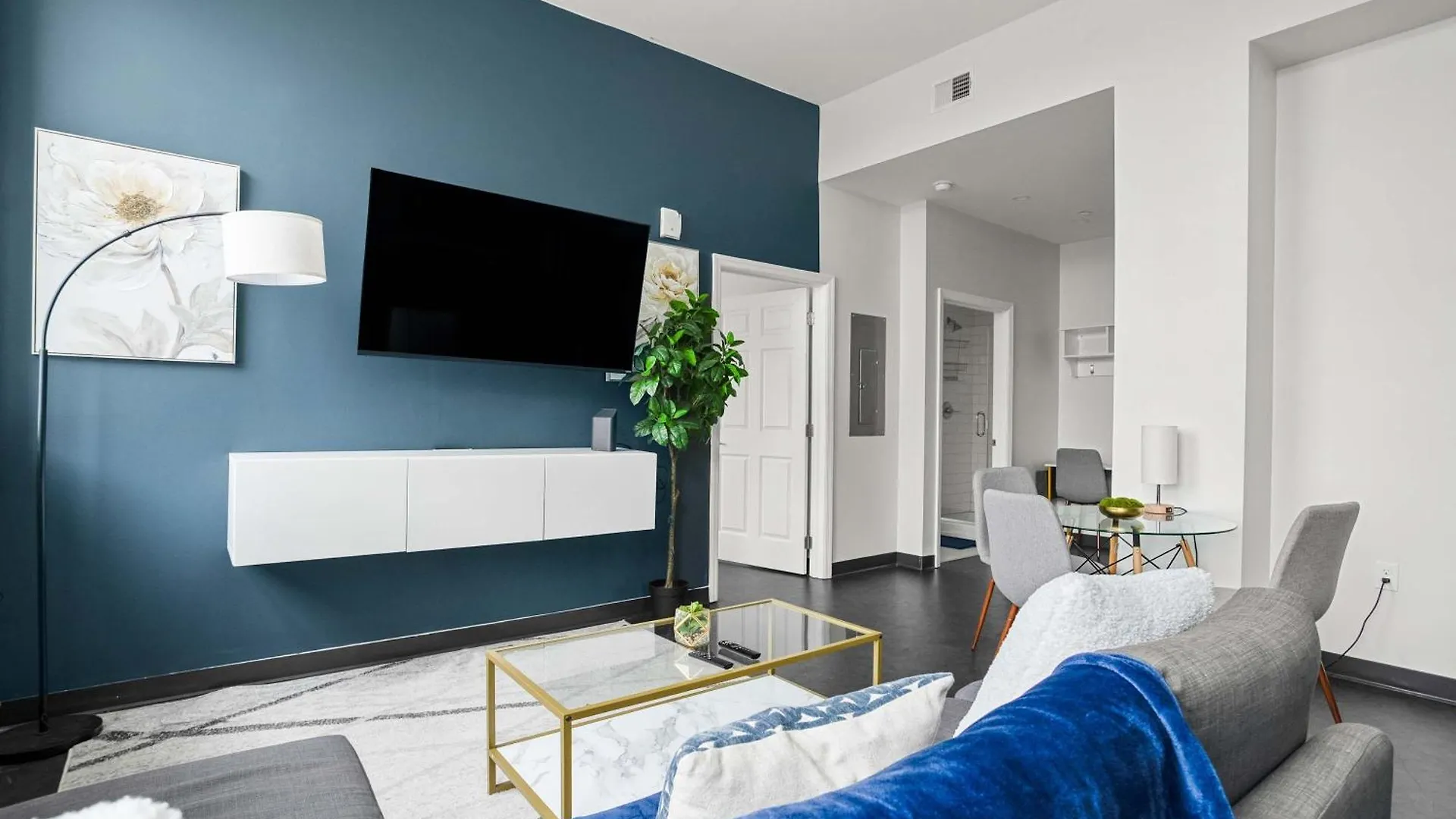 CozySuites Modern 1BR in Downtown Pitts 11 Pittsburgh Apartment